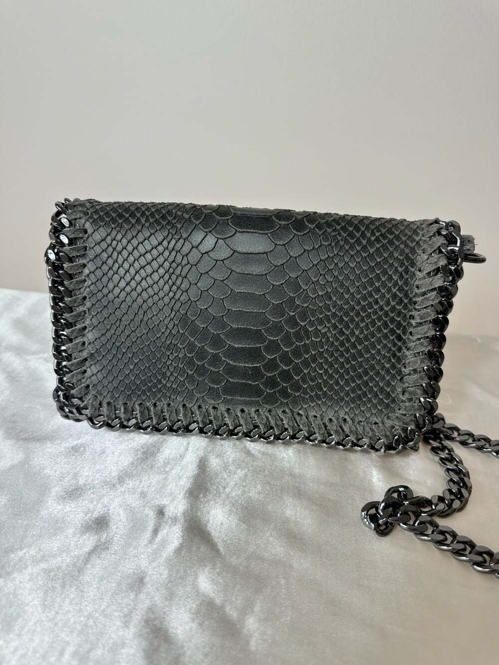 Borse in Pelle Italian Leather Snake Pattern Crossbody Bag with Chain Trim